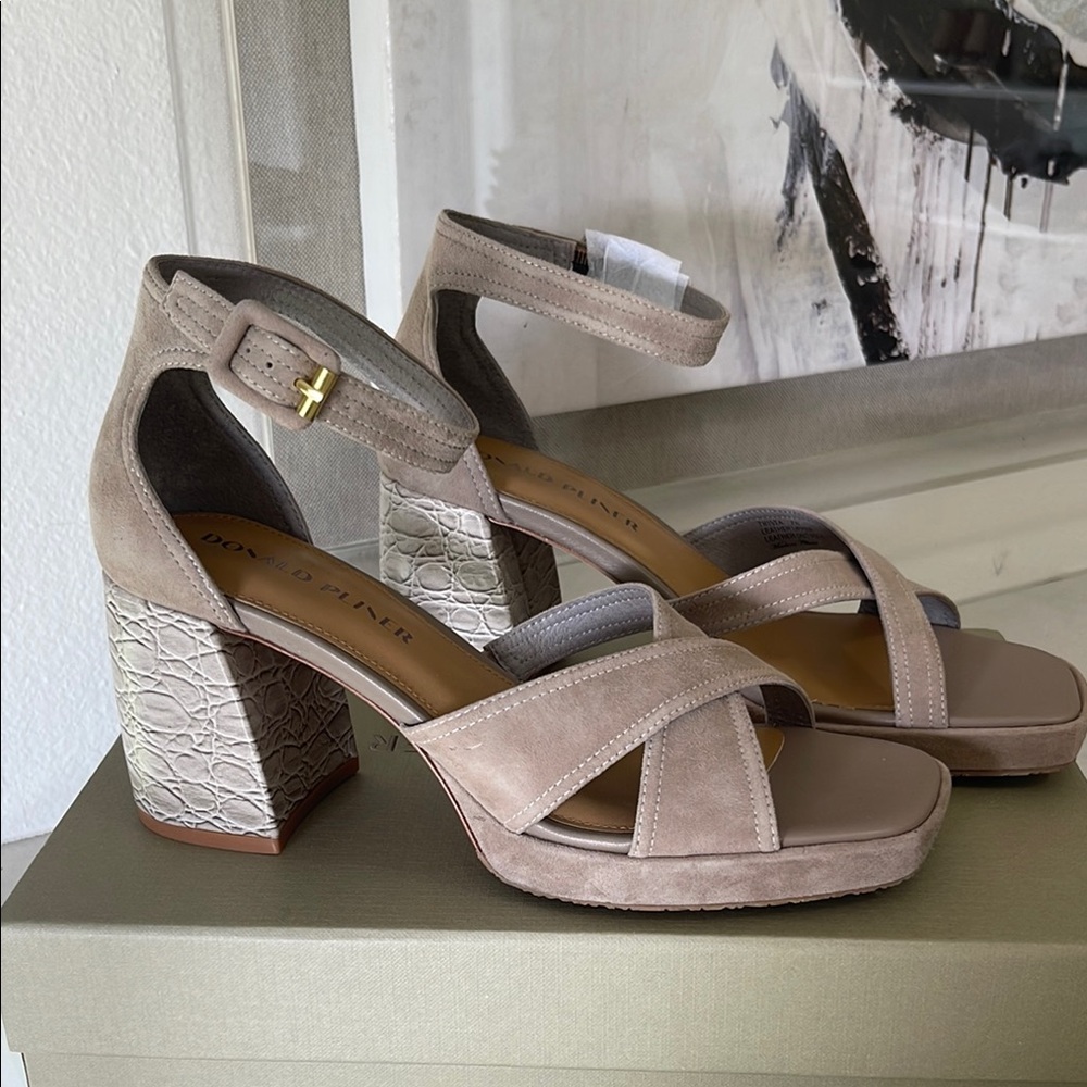 Donald J. Pliner Women's  Trista Tan Sandals